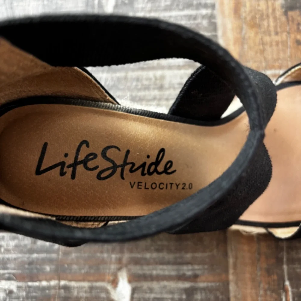 Lifestride Black Women's Thrive Strappy Espadrille Wedge Sandal.‎ Size 6.5W.